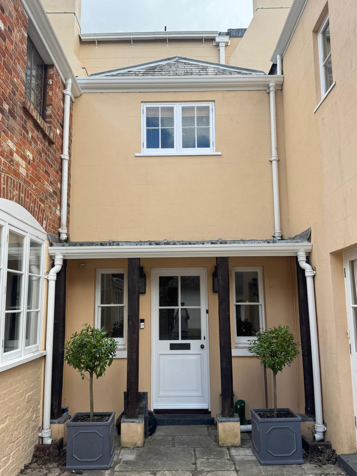 County Gutters News Ogee Cast Aluminium on New Forest Manor House Image 11