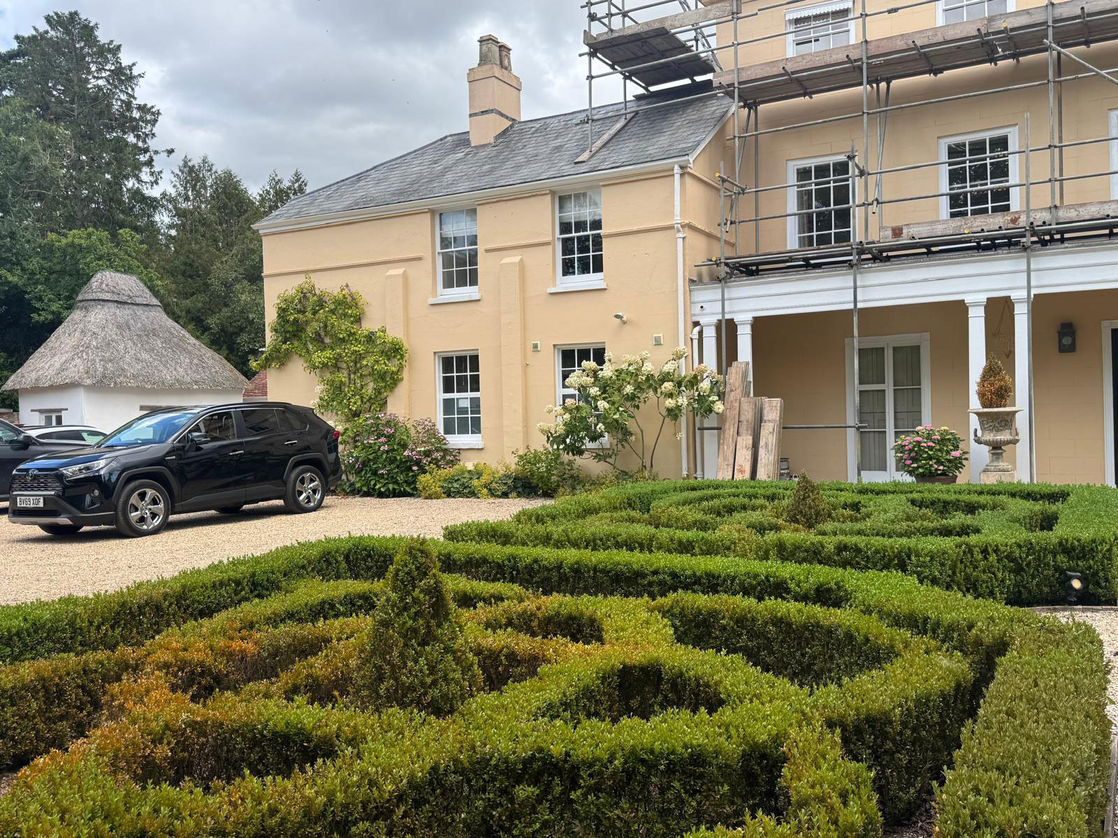 County Gutters News Ogee Cast Aluminium on New Forest Manor House Image 9