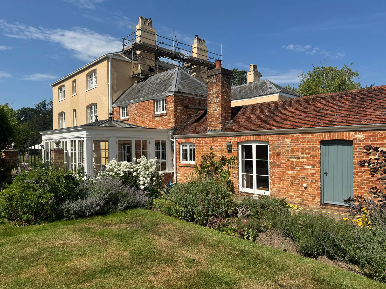 County Gutters News Ogee Cast Aluminium on New Forest Manor House Image 2