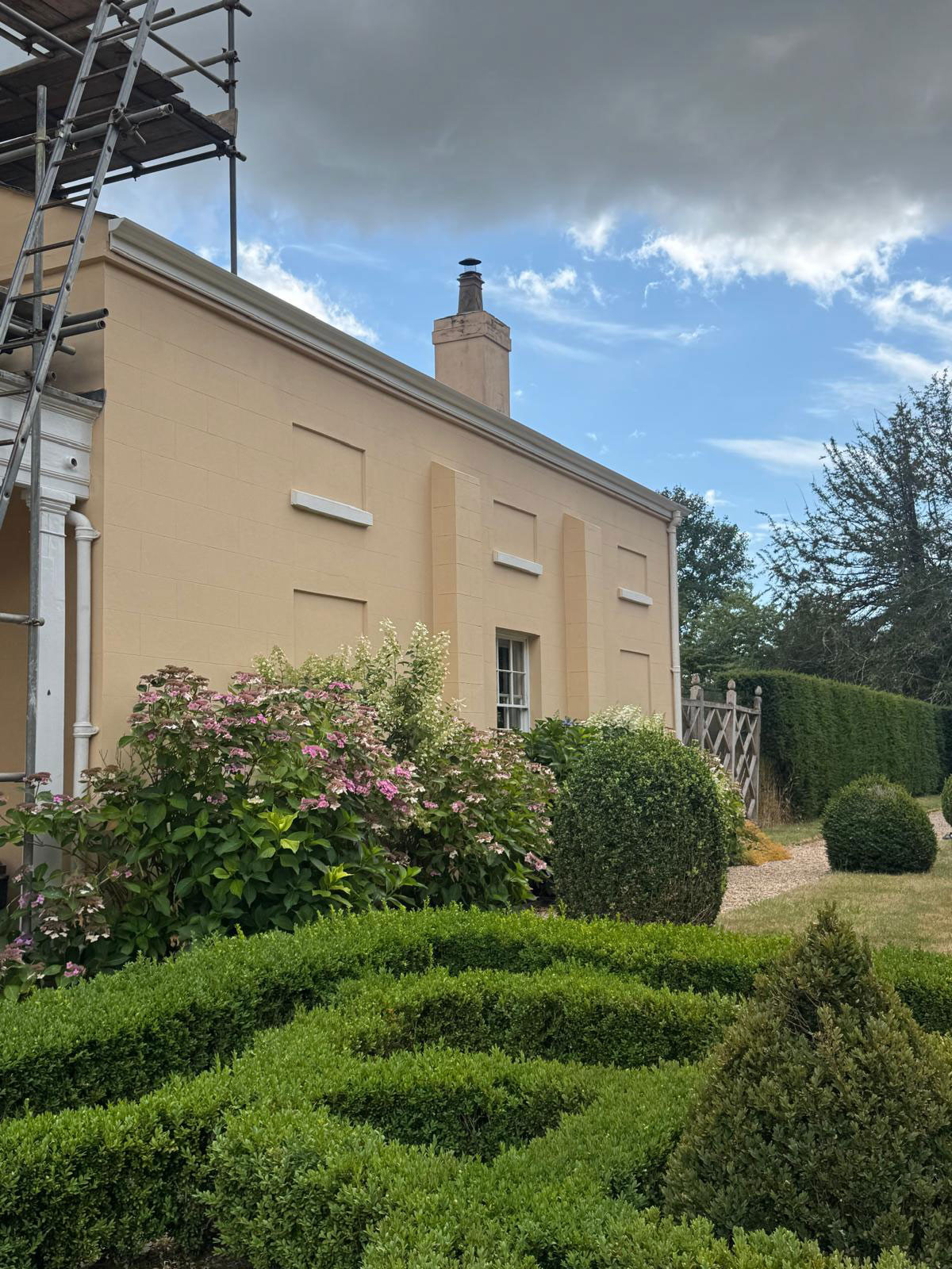County Gutters News Ogee Cast Aluminium on New Forest Manor House Image 8