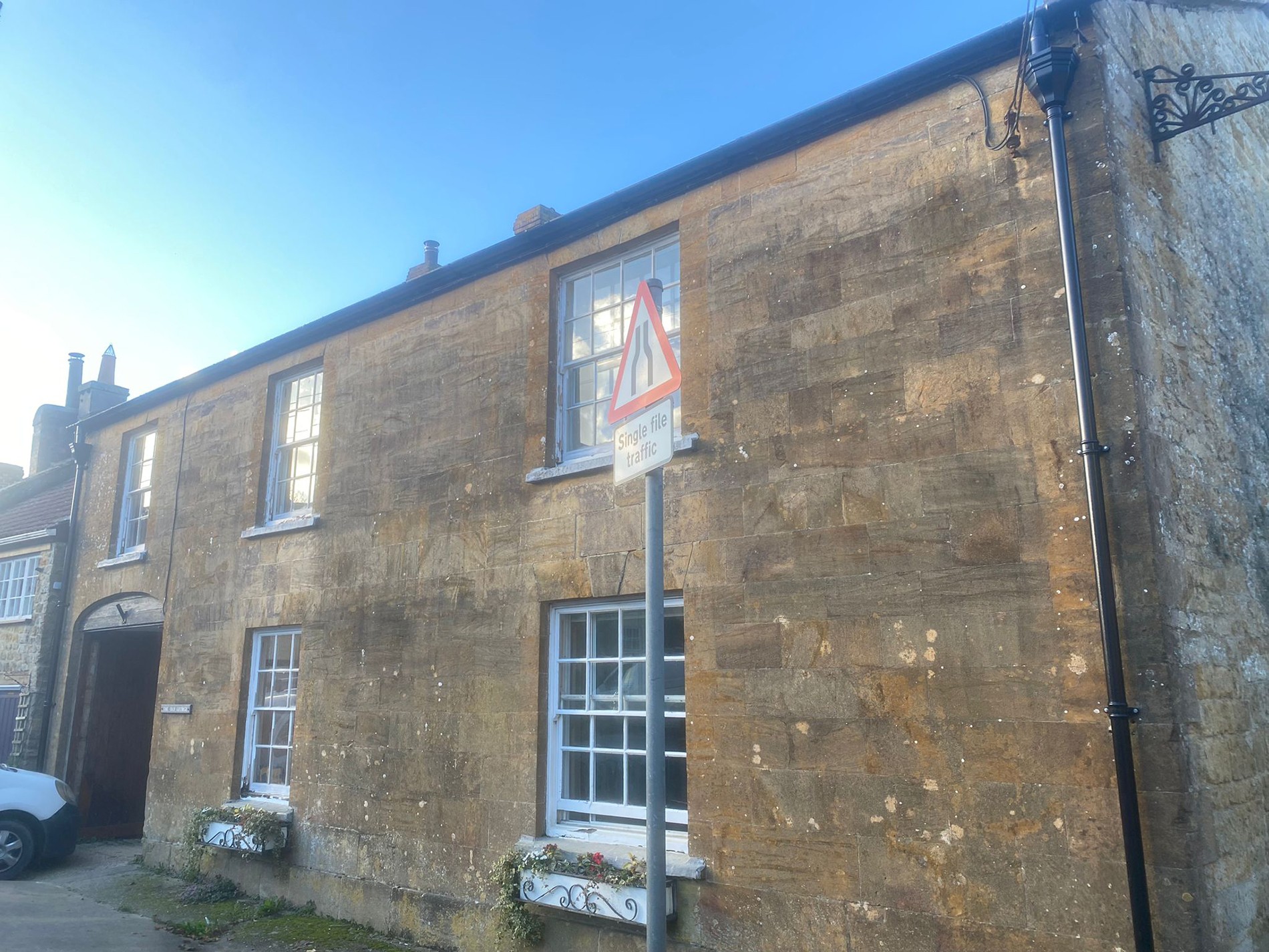 County Gutters Case Study Broadwindsor cast aluminium guttering Image 2