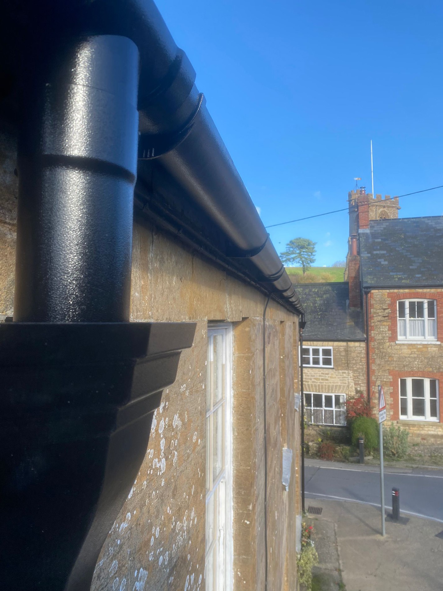 County Gutters Case Study Broadwindsor cast aluminium guttering Image 3