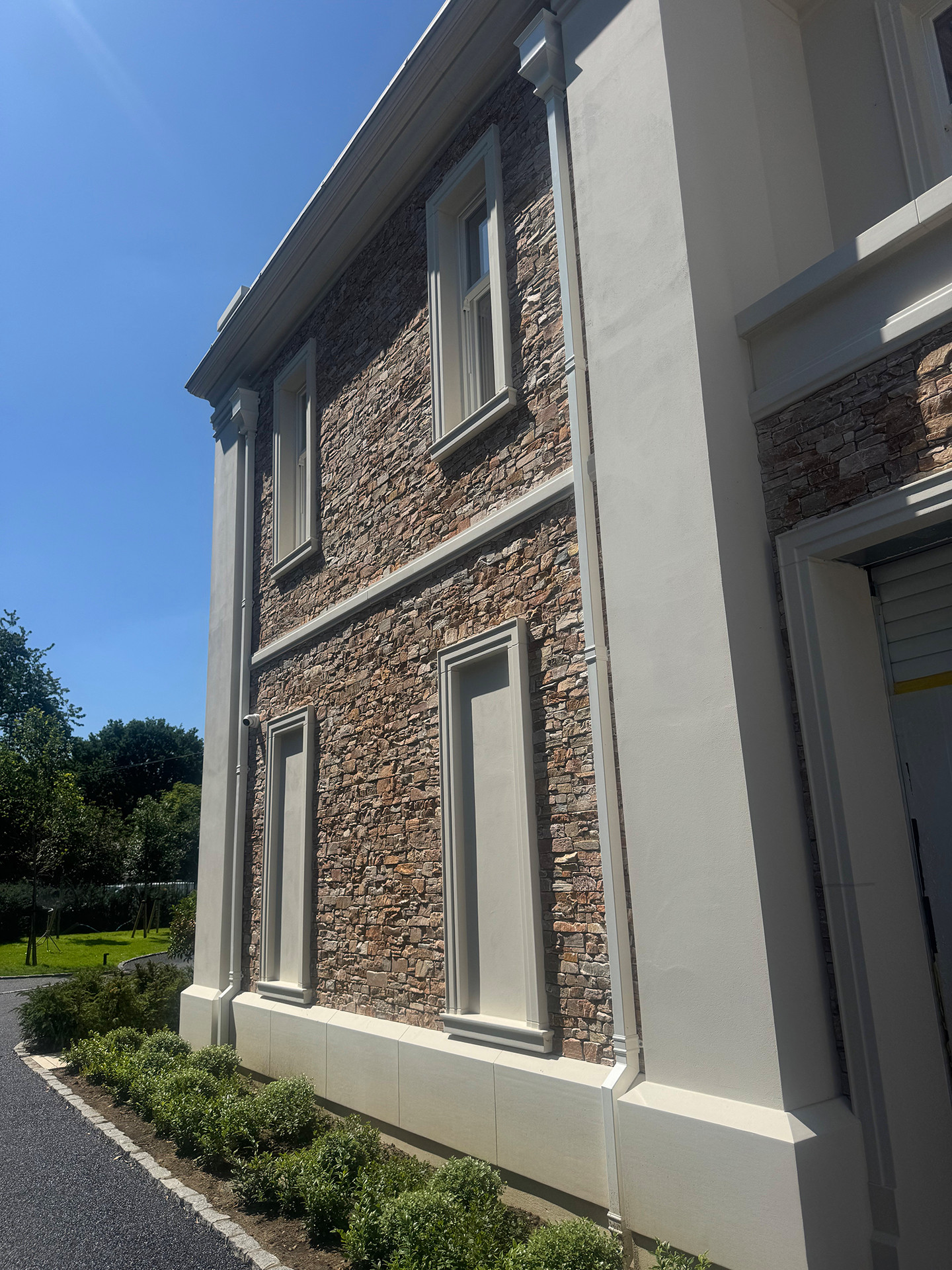 County Gutters News Aluminium Rainwater System on Cobham New Build Image 4