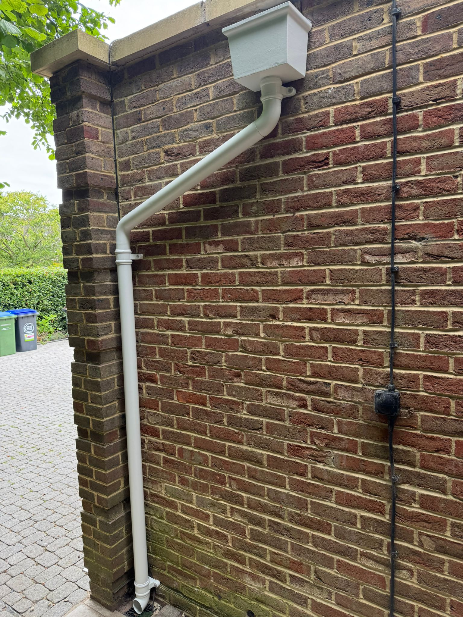 County Gutters Case Study Seamless Aluminium Guttering Installation in Cobham Image 5