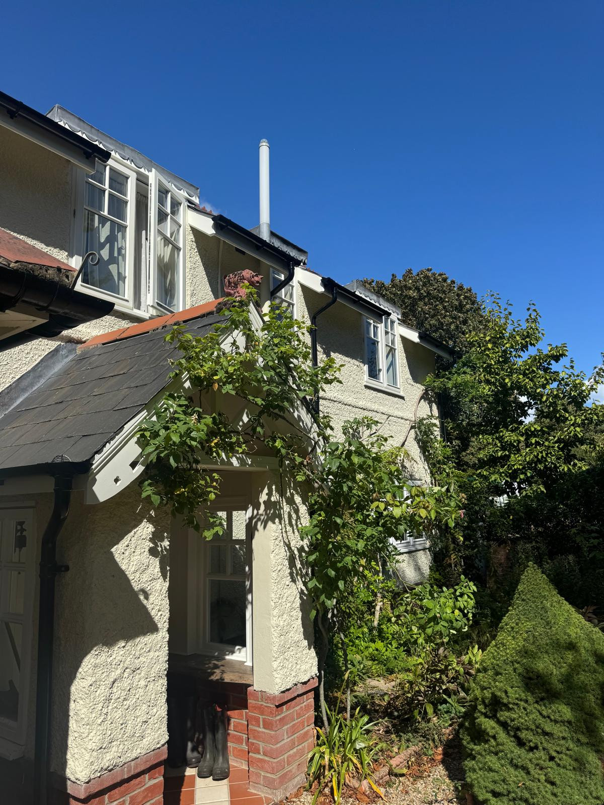County Gutters Case Study Traditional Cast Aluminium Guttering Installation in Sway, Hampshire Image 3
