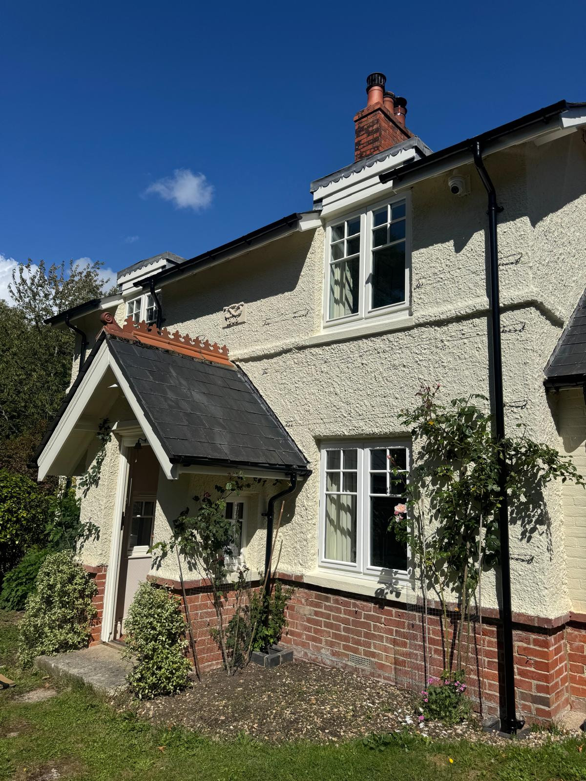 County Gutters Case Study Traditional Cast Aluminium Guttering Installation in Sway, Hampshire Image 4