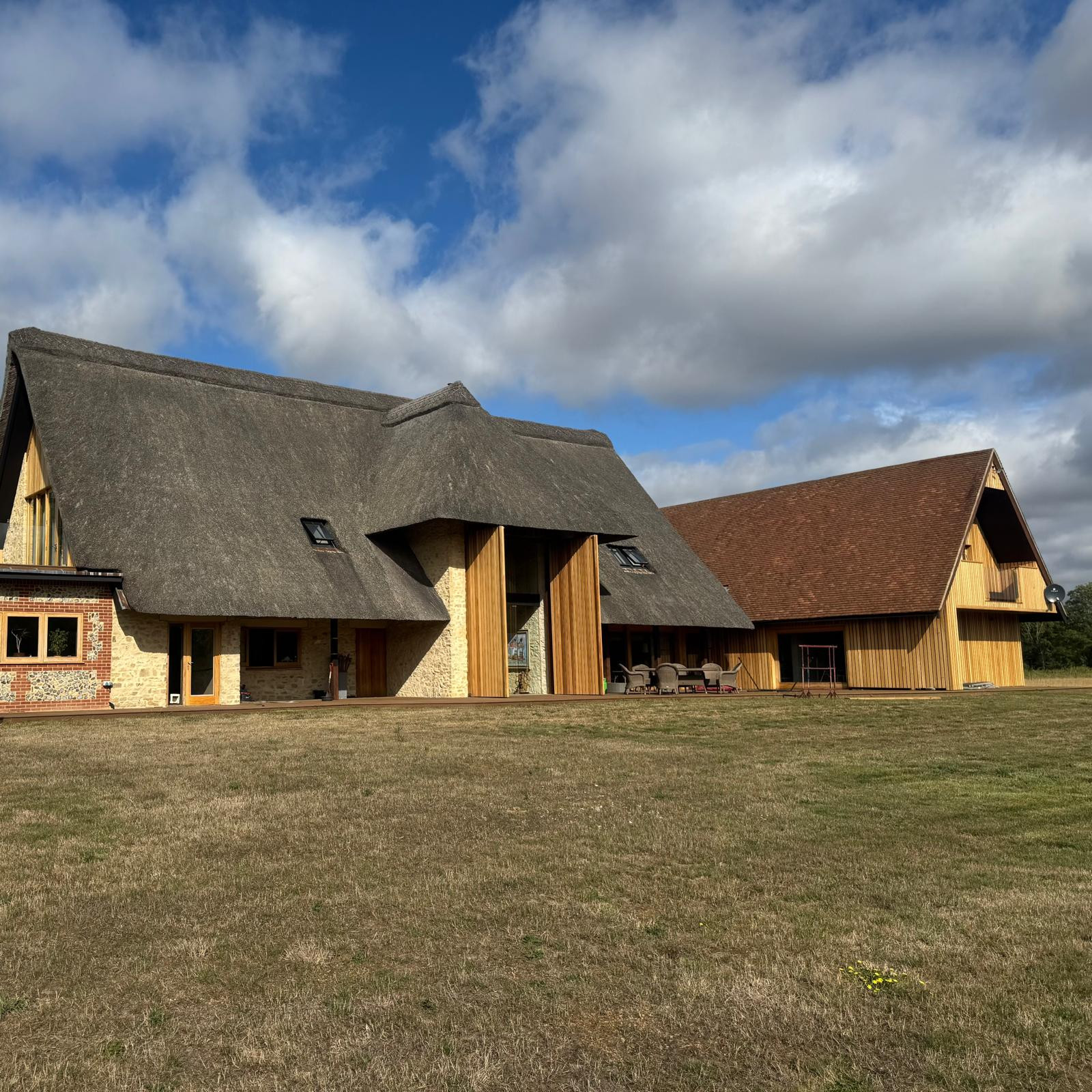 Seamless Aluminium Upgrade for Country House in Berkshire County Gutters Project